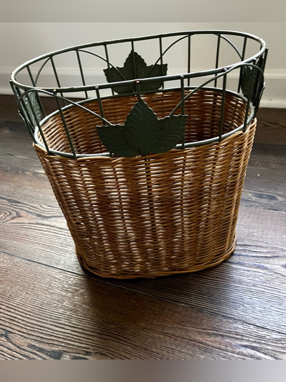 Vintage Wicker and Metal Ivy waste basket 11" x 11" x 7" - Picture 8 of 9
